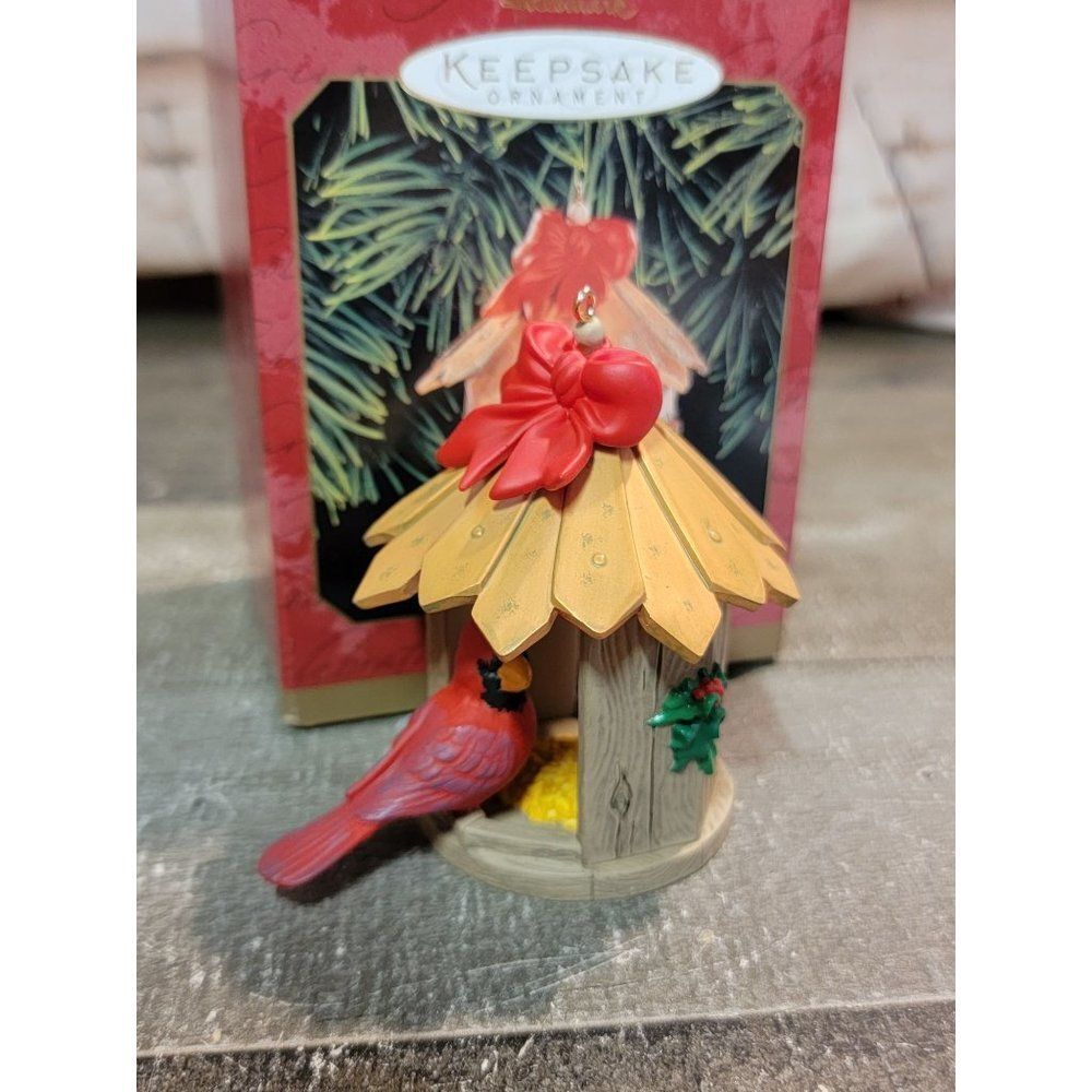 Hallmark 1999 wintertime tree ornament‎ Xmas Decor red cardinal bird